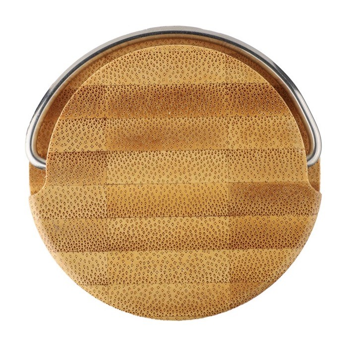 Botella de vidrio y tapa de bambú con asa de metal 500ml tercera vista Botella de vidrio y tapa de bambú con asa de metal 500ml tercera vista