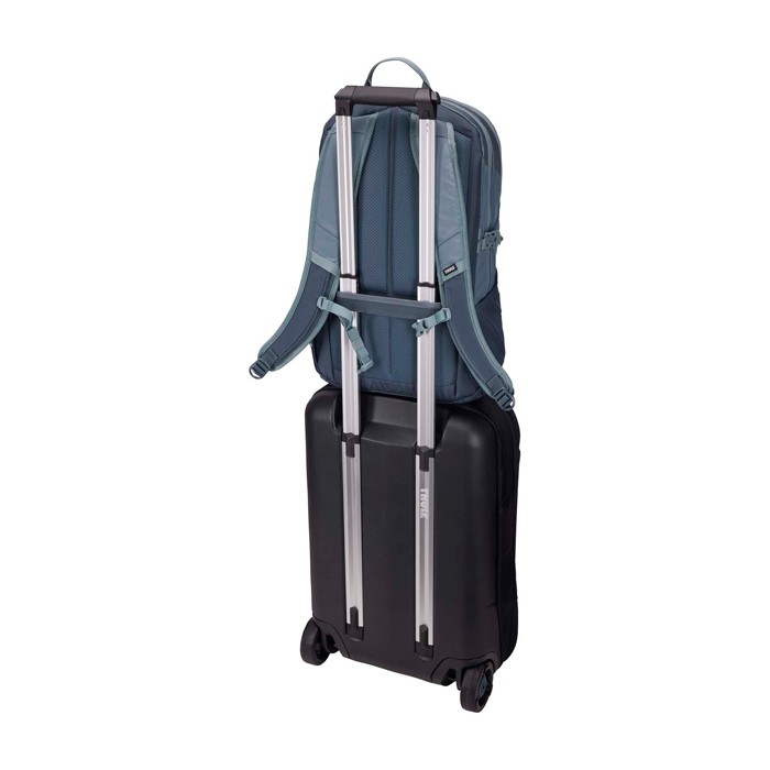 Mochila para el aire libre con organizadores Thule EnRoute 15.6” color gris segunda vista Mochila para el aire libre con organizadores Thule EnRoute 15.6” color gris segunda vista