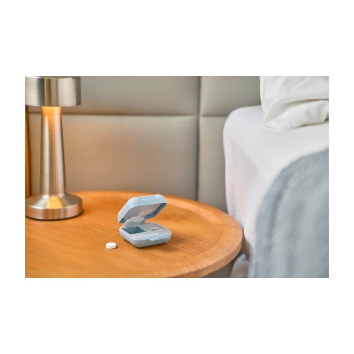 Pastillero de plástico con 5 compartimientos individuales quinta vista Pastillero de plástico con 5 compartimientos individuales quinta vista