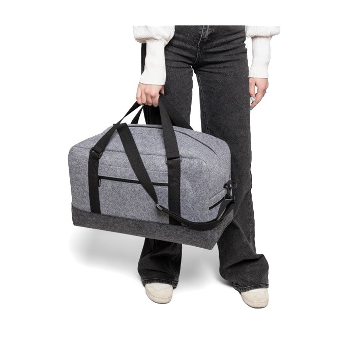 Bolsa de deporte de fieltro RPET con pequeño compartimiento delante segunda vista Bolsa de deporte de fieltro RPET con pequeño compartimiento delante segunda vista