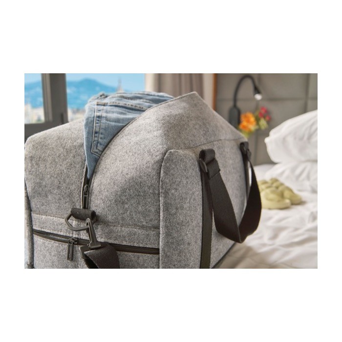 Bolsa de deporte de fieltro RPET con pequeño compartimiento delante octava vista Bolsa de deporte de fieltro RPET con pequeño compartimiento delante octava vista