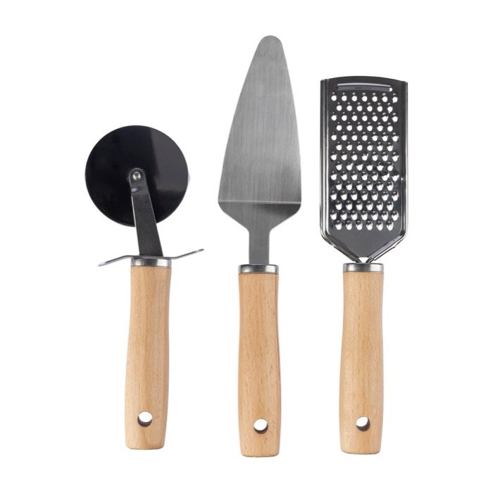 Rallador, espátula para tartas y cortador de pizza en bosa de algodón color marrón primera vista Rallador, espátula para tartas y cortador de pizza en bosa de algodón color marrón primera vista