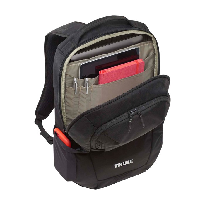 Mochila reciclada para PC con bolsillo frontal Thule Lumion 16” color negro tercera vista Mochila reciclada para PC con bolsillo frontal Thule Lumion 16” color negro tercera vista