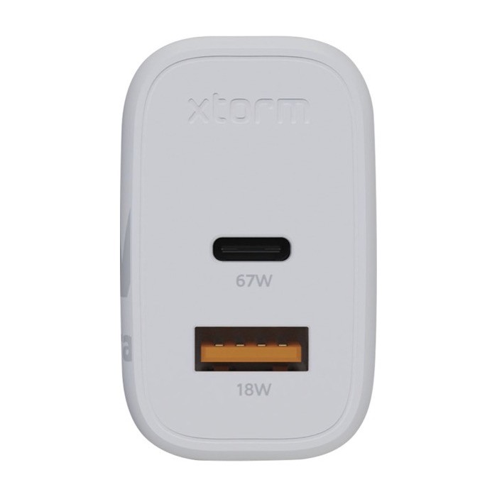 Enchufe cargador con 2 puertos USB y una potencia de 67W color blanco segunda vista frontal
