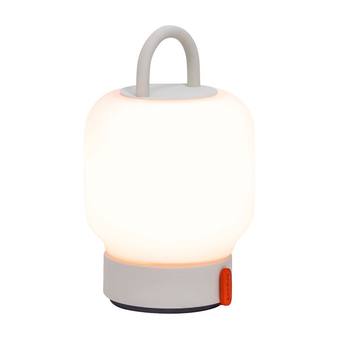 Lámpara portátil tipo farol que aporta iluminación suave Kooduu Loome color blanco