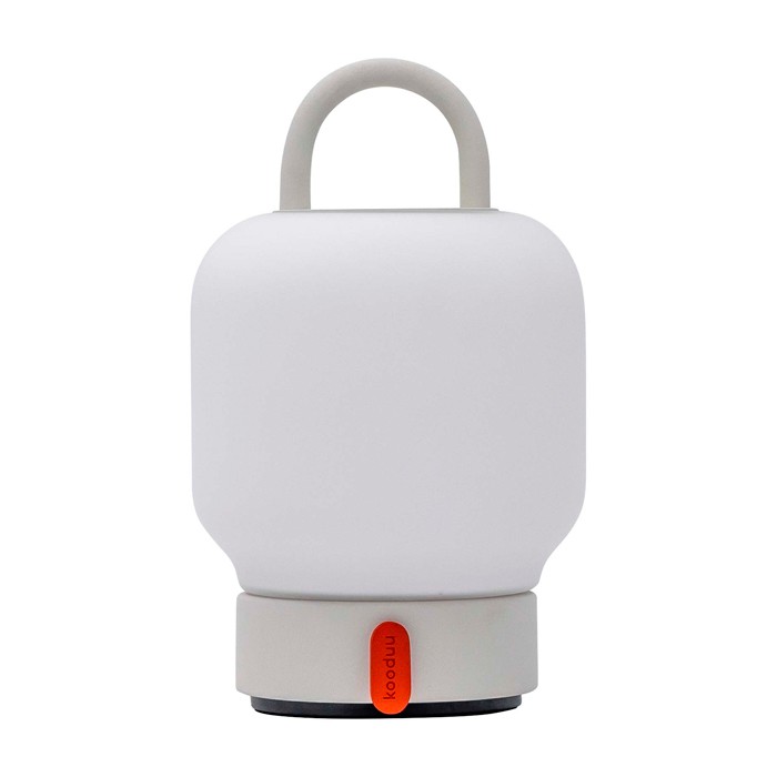 Lámpara portátil tipo farol que aporta iluminación suave Kooduu Loome color blanco segunda vista frontal