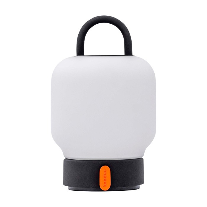 Lámpara portátil tipo farol que aporta iluminación suave Kooduu Loome color antracita tercera vista frontal