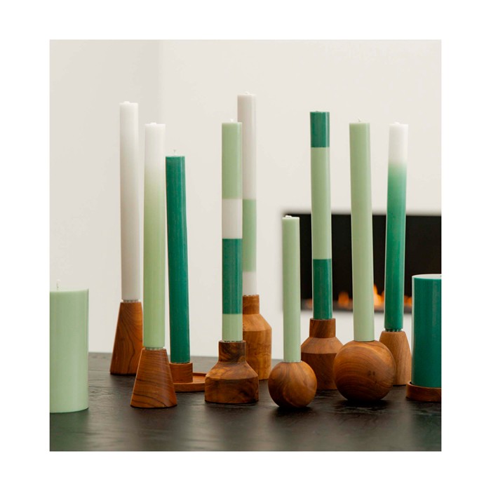 Candelabro hecho a mano procedente del árbol de teca Originalhome color madera imagen de estilo de vida Candelabro hecho a mano procedente del árbol de teca Originalhome color madera imagen de estilo de vida