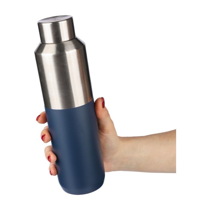 Botella de acero inoxidable reciclado con tapón plateado 600ml cuarta vista Botella de acero inoxidable reciclado con tapón plateado 600ml cuarta vista