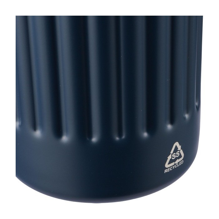 Botella de acero inoxidable reciclado tapa con asa de agarre 500ml octava vista Botella de acero inoxidable reciclado tapa con asa de agarre 500ml octava vista