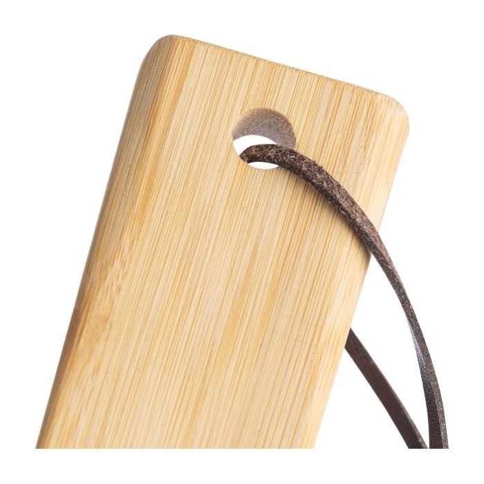 Tabla de pizza de bambú con guías de corte y un cortador y espátula décima vista Tabla de pizza de bambú con guías de corte y un cortador y espátula décima vista