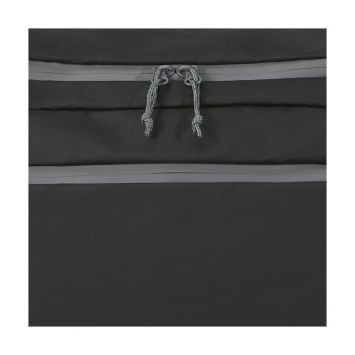 Mochila deportiva reciclada resistente al agua con varios bolsillos color negro vista detalle 1