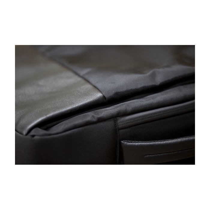 Mochila para portátil resistente de poliéster reciclado 17” color negro vista detalle 1