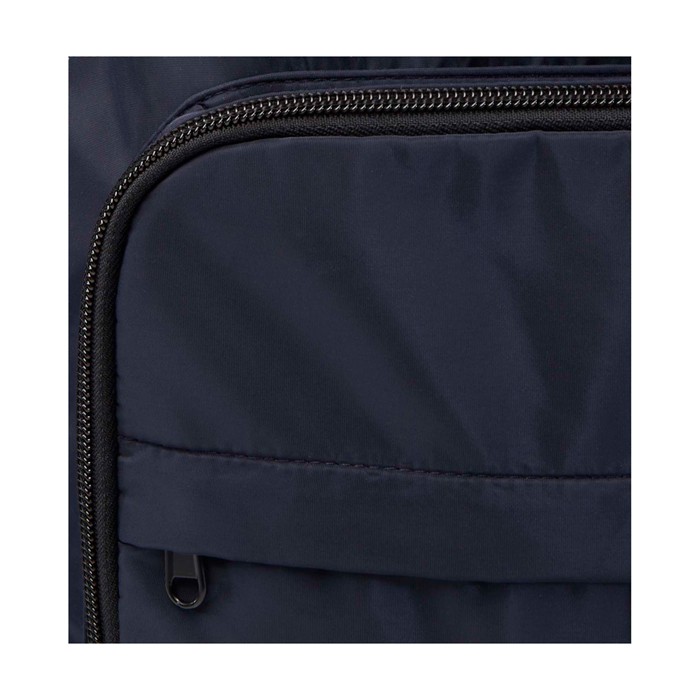 Mochila para portátil de poliéster reciclado con bolsillo PC 15” color azul marino vista detalle 1 Mochila para portátil de poliéster reciclado con bolsillo PC 15” color azul marino vista detalle 1