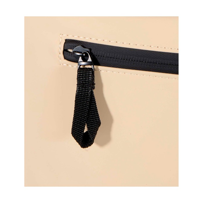 Mochila enrollable de piel sintética impermeable para PC 15” color marfil vista detalle 1 Mochila enrollable de piel sintética impermeable para PC 15” color marfil vista detalle 1