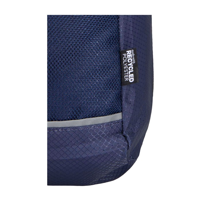 Bolsa bandolera de hidratación con tejido reciclado impermeable 6L color azul marino vista detalle 1