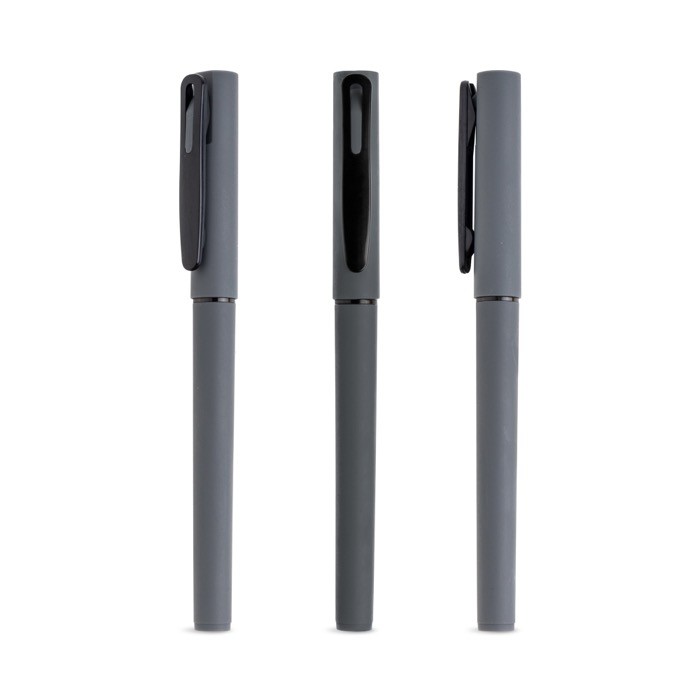 Roller reciclado con cuerpo gomoso y escritura suave tinta negra color gris oscuro Roller reciclado con cuerpo gomoso y escritura suave tinta negra color gris oscuro