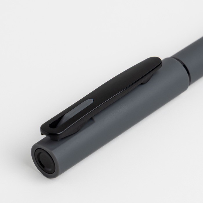 Roller reciclado con cuerpo gomoso y escritura suave tinta negra Roller reciclado con cuerpo gomoso y escritura suave tinta negra