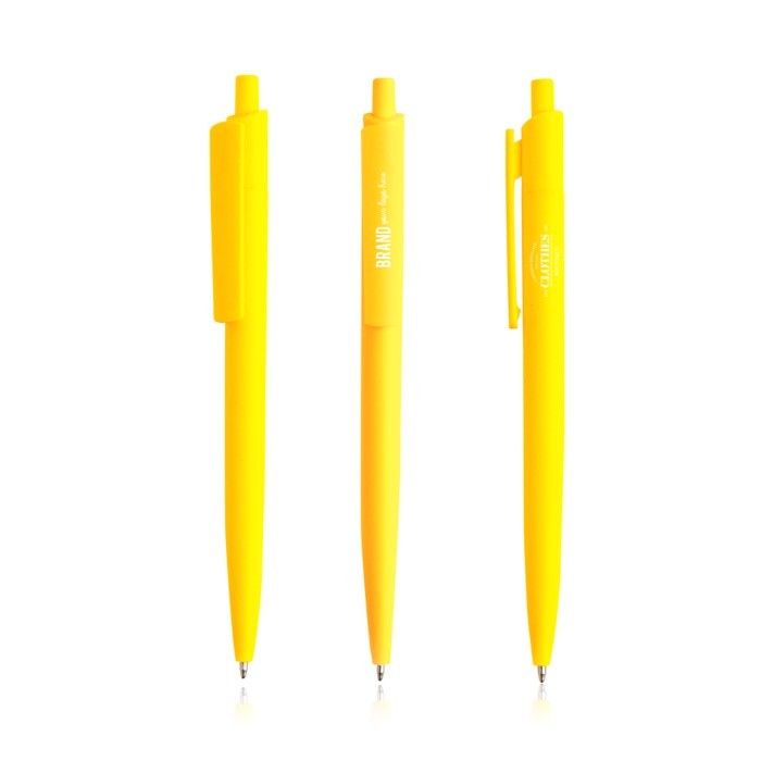 Bolígrafo ecológico con cuerpo monocolor y clip ancho tinta azul color amarillo vista con logo impreso Bolígrafo ecológico con cuerpo monocolor y clip ancho tinta azul color amarillo vista con logo impreso