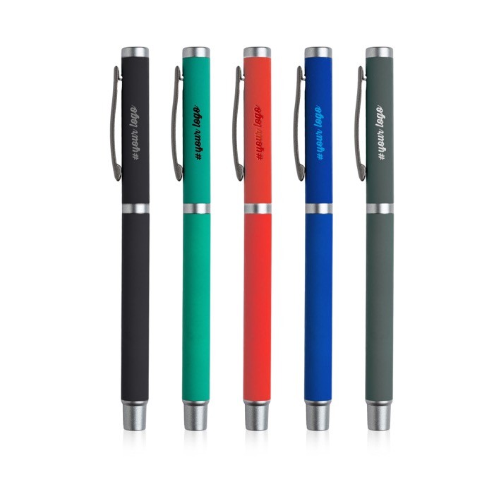 Roller metálico con acabado de goma y tapón con clip tinta azul vista con logo impreso