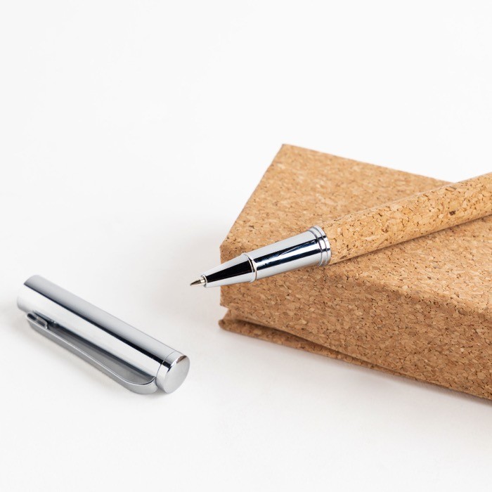 Roller elegante de metal y corcho con caja magnética tinta azul vista 2 Roller elegante de metal y corcho con caja magnética tinta azul vista 2