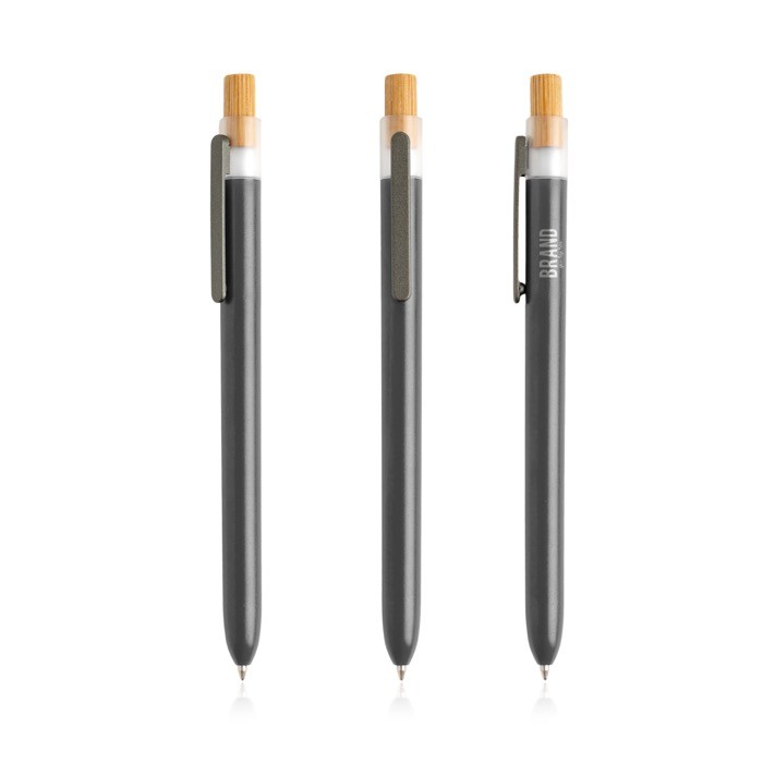 Bolígrafo con plástico de los océanos y pulsador de bambú tinta negra color gris oscuro vista con logo impreso Bolígrafo con plástico de los océanos y pulsador de bambú tinta negra color gris oscuro vista con logo impreso