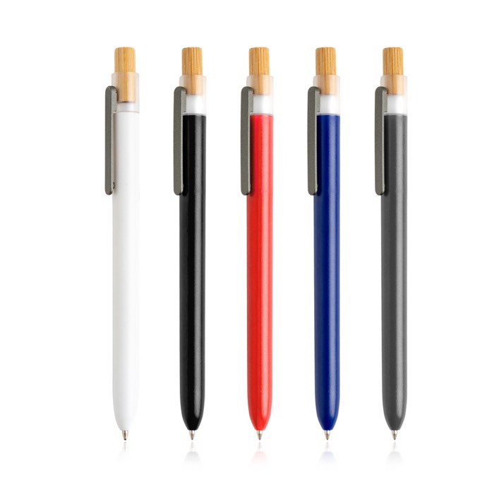 Bolígrafo con plástico de los océanos y pulsador de bambú tinta negra vista con varios colores Bolígrafo con plástico de los océanos y pulsador de bambú tinta negra vista con varios colores