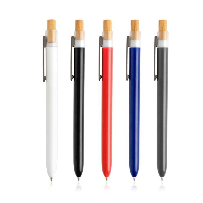 Bolígrafo con plástico de los océanos y pulsador de bambú tinta negra vista 1 Bolígrafo con plástico de los océanos y pulsador de bambú tinta negra vista 1