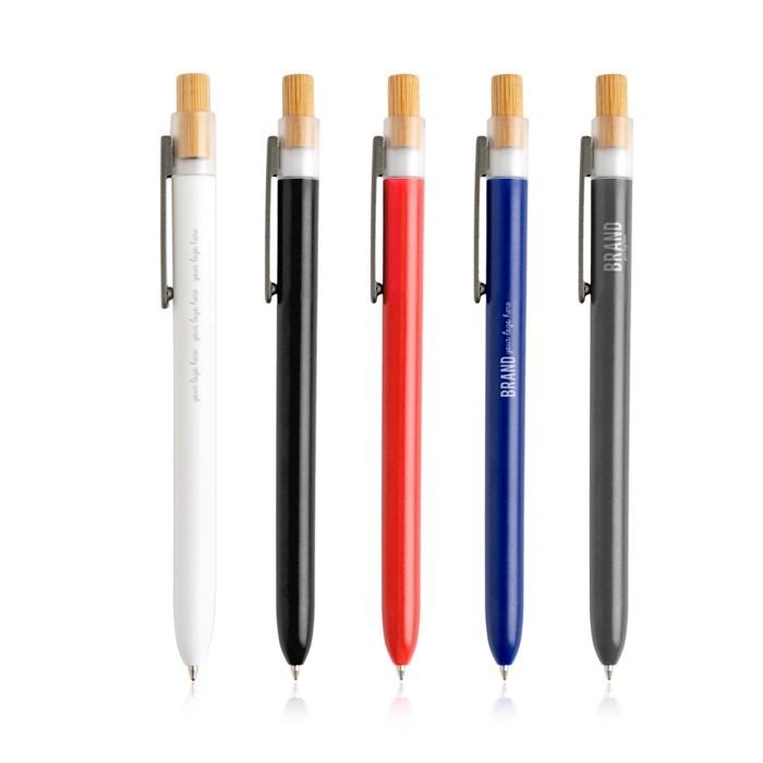 Bolígrafo con plástico de los océanos y pulsador de bambú tinta negra vista con logo impreso Bolígrafo con plástico de los océanos y pulsador de bambú tinta negra vista con logo impreso