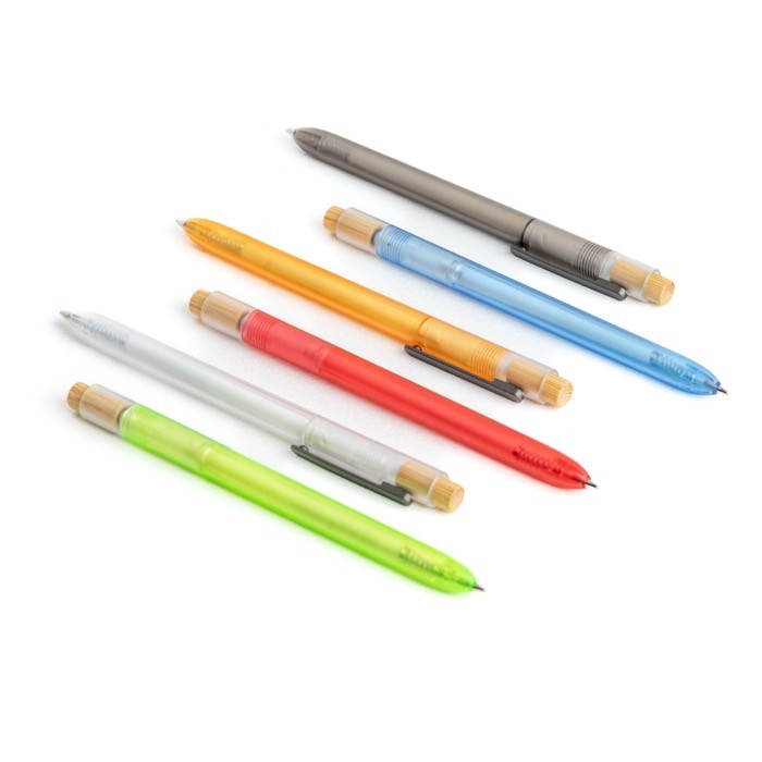 Bolígrafo de plástico de océanos con pulsador de bambú tinta azul vista 1 Bolígrafo de plástico de océanos con pulsador de bambú tinta azul vista 1