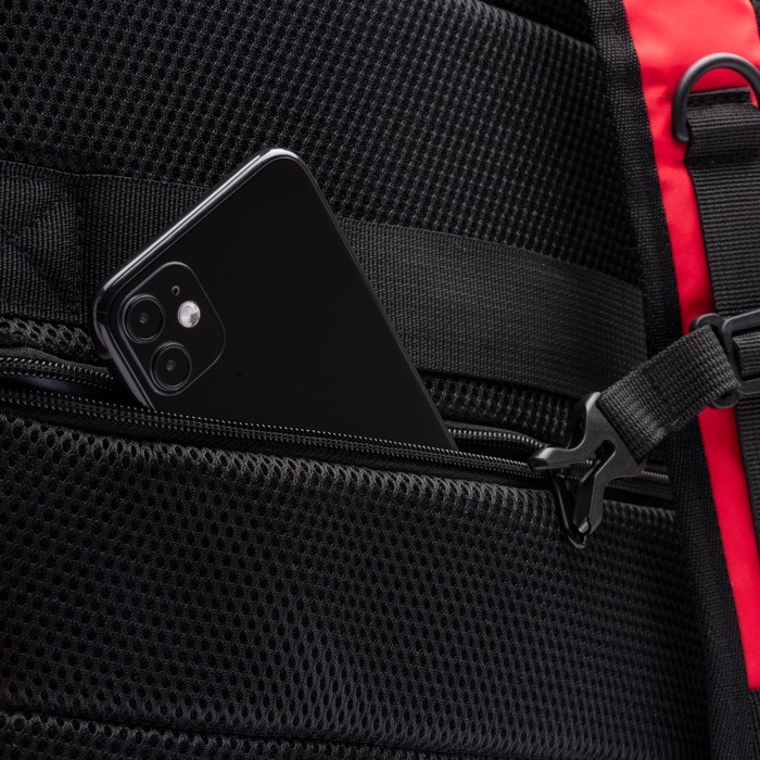 Mochila de viaje de poliéster reciclado resistente al agua PC 16” color rojo vista detalle 4