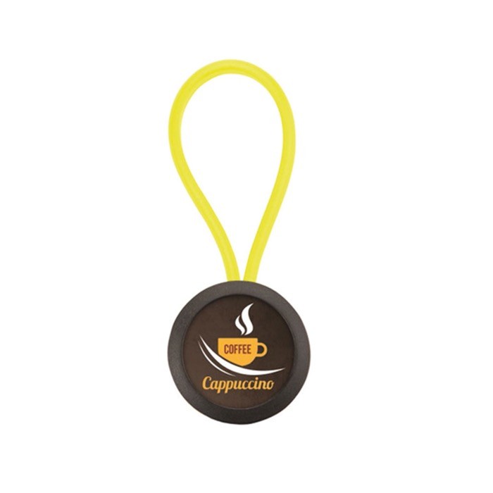 Llavero de forma ovalada con cuerda y papel insertado a una cara color amarillo vista con logo impreso Llavero de forma ovalada con cuerda y papel insertado a una cara color amarillo vista con logo impreso
