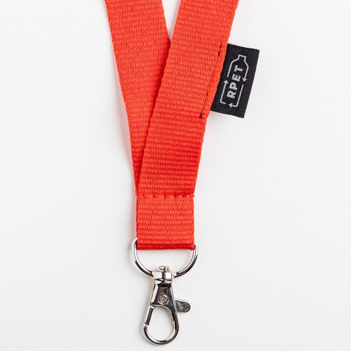 Lanyard de RPET con cierre de seguridad y mosquetón metálico 3cm color rojo vista 2 Lanyard de RPET con cierre de seguridad y mosquetón metálico 3cm color rojo vista 2