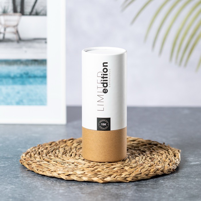 Gafas de bambú con lentes efecto espejo en bolsa con cierre de cordón color madera vista con caja