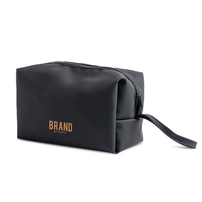 Neceser de cuero sintético con bolsillo principal con cremallera color negro vista con logo impreso