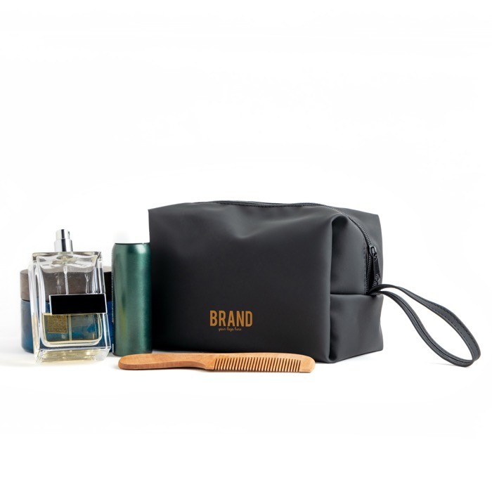 Neceser de cuero sintético con bolsillo principal con cremallera color negro vista de ambiente