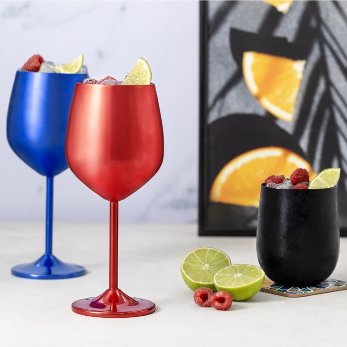 Copa de aluminio en colores metalizados con capacidad de 540ml Copa de aluminio en colores metalizados con capacidad de 540ml