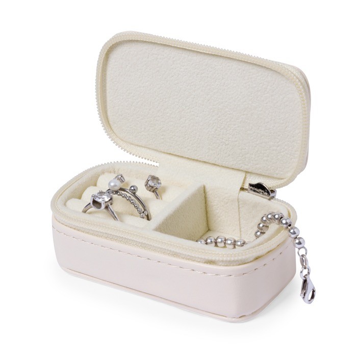 Joyero de polipiel en color natural con dos compartimientos segunda vista Joyero de polipiel en color natural con dos compartimientos segunda vista