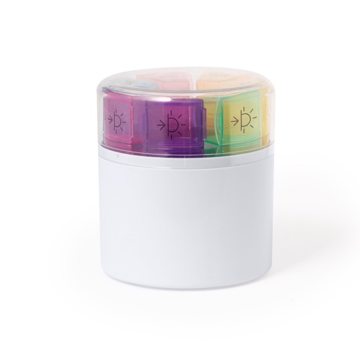 Pastillero cilíndrico de 7 compartimientos con 4 divisiones color blanco primera vista Pastillero cilíndrico de 7 compartimientos con 4 divisiones color blanco primera vista