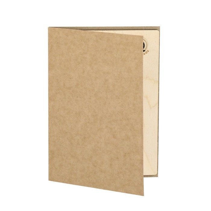 Postal navideña con adorno en forma de bola y semillas de pino tercera vista Postal navideña con adorno en forma de bola y semillas de pino tercera vista