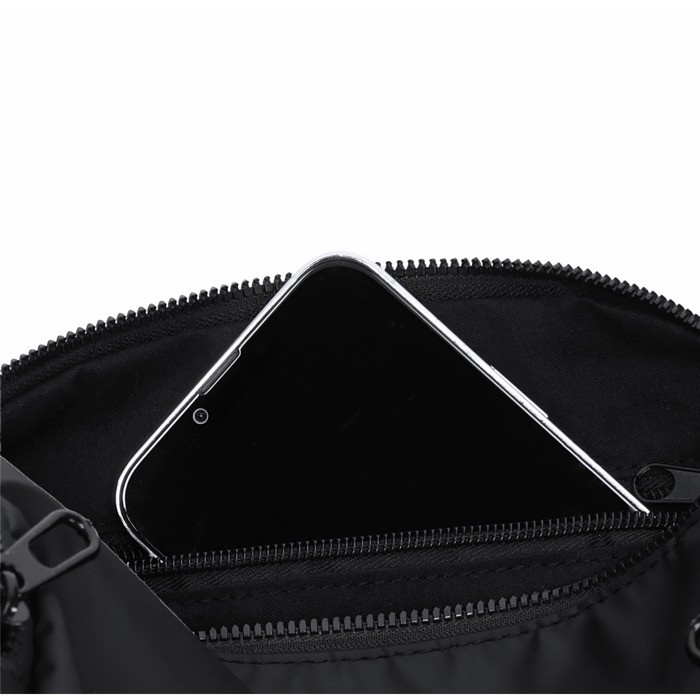 Bolso bandolera cilíndrico de PU con bolsillos de acceso rápido quinta vista