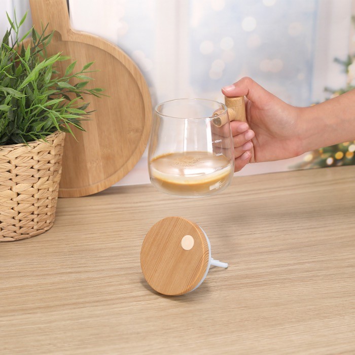Taza mezcladora de borosilicato con tapadera con agitador eléctrico vista de ambiente Taza mezcladora de borosilicato con tapadera con agitador eléctrico vista de ambiente