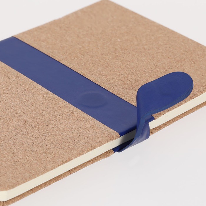 Libreta de corcho con banda de cierre magnético de PU a rayas A5 cuarta vista Libreta de corcho con banda de cierre magnético de PU a rayas A5 cuarta vista
