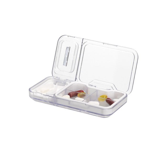 Pastillero con 4 compartimientos y cuchilla para partir pastillas segunda vista Pastillero con 4 compartimientos y cuchilla para partir pastillas segunda vista