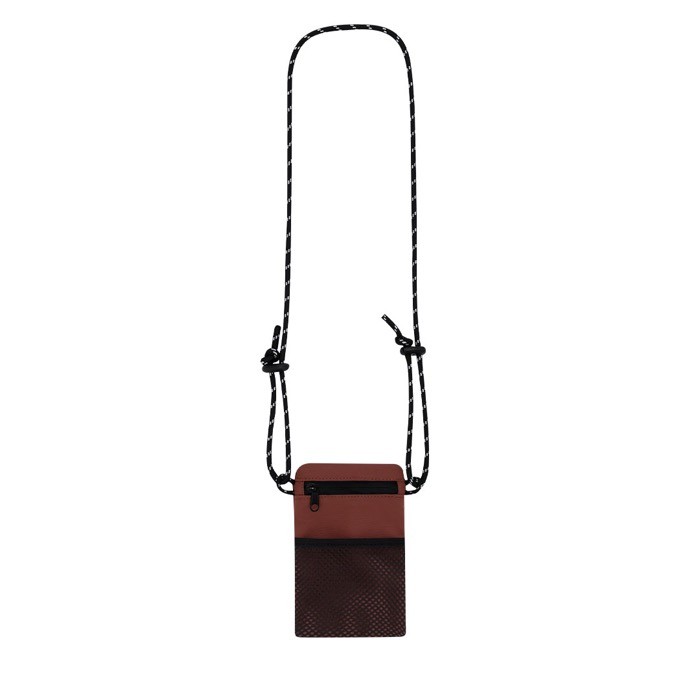 Bandolera de poliéster con cierre principal y bolsillo exterior cuarta vista Bandolera de poliéster con cierre principal y bolsillo exterior cuarta vista