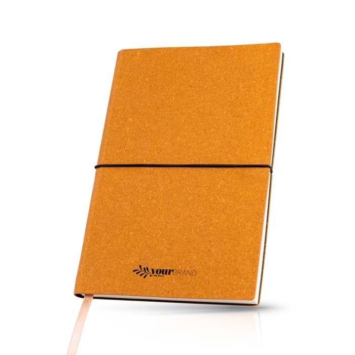 Libreta de piel reciclada y elástico horizontal A5 hojas punteadas color marrón claro vista con logo impreso