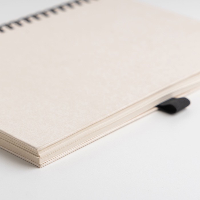 Bloc de notas hecho de cartones de leche A5 hojas lisas vista 1