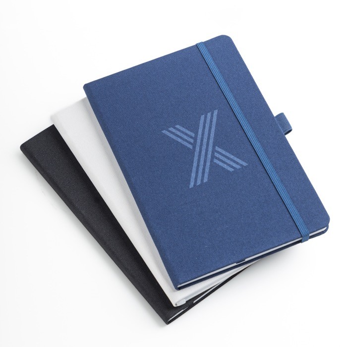 Libreta de RPET con cinta y soporte para boli A5 hojas lisas Libreta de RPET con cinta y soporte para boli A5 hojas lisas