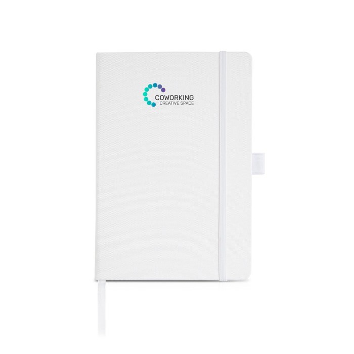 Libreta de RPET con cinta y soporte para boli A5 hojas lisas color blanco vista con logo impreso Libreta de RPET con cinta y soporte para boli A5 hojas lisas color blanco vista con logo impreso