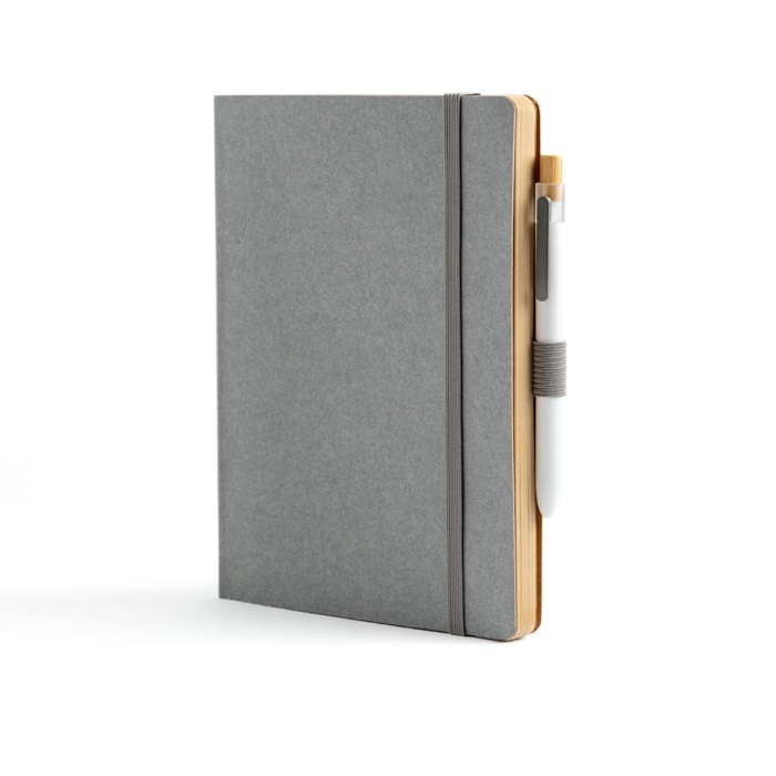 Libreta con tapa de papel resistente al agua A5 hojas lisas vista de ambiente